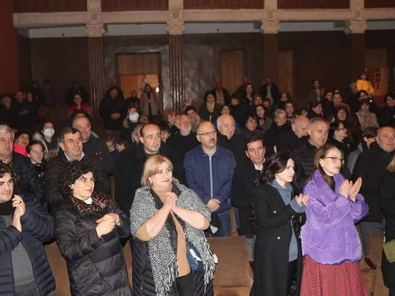 ცაგერის გრიგოლ მდივნის სახელობის სახალხო თეატრი მაყურებლის წინაშე მორიგი პრემიერით...